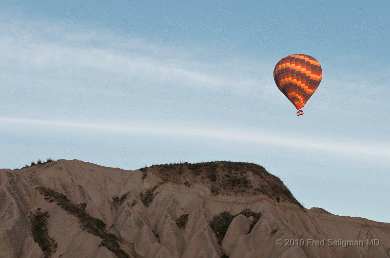 20100405_063935 D300.jpg - Another balloon airborn, reflecting the sun which is just rising